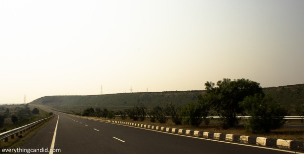 Road trip on NH26 from Narsinghpur to Jhansi.