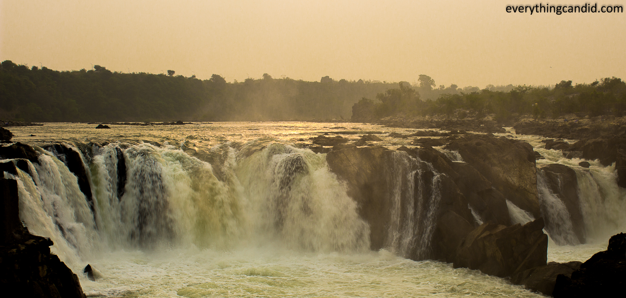 During trip to Bhedaghat, feel the smoky droplets of Dhuandhar water fall