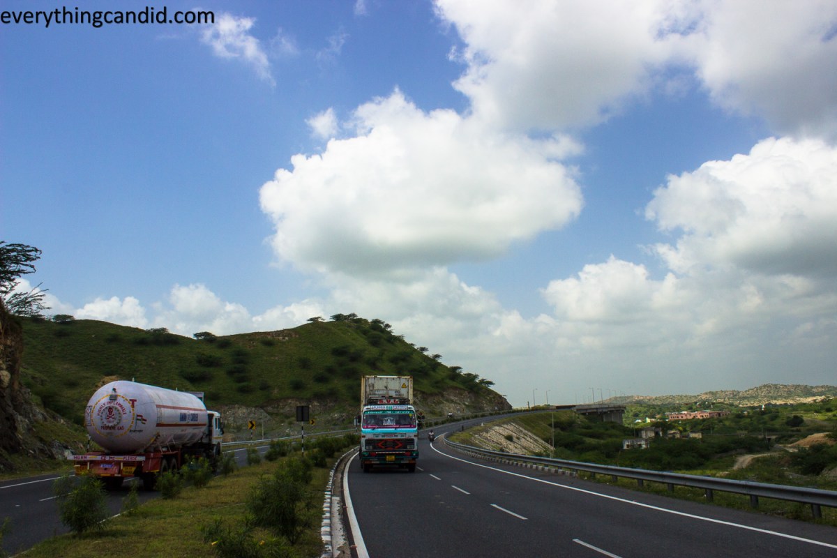 Road to Jodhpur from Jaipur. ROad trip in Rajasthan.