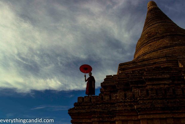 Stupas in front of Loka Oakshang