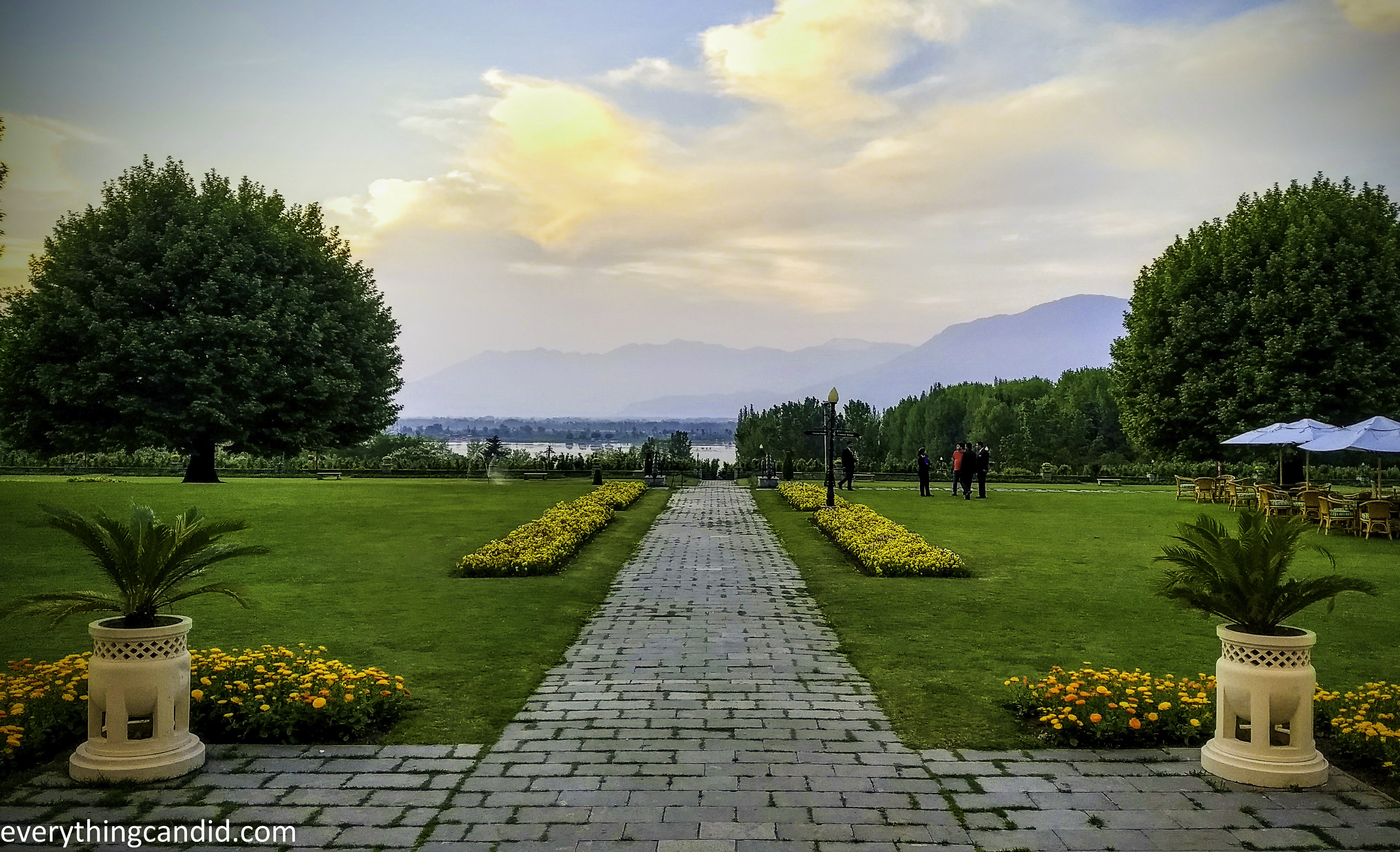 Beautiful lalit Hotel Srinagar - Best heritage hotel of srinagar